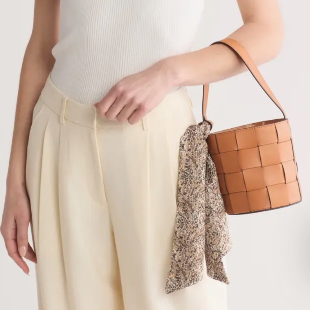 HOBO | Sky Leather Bucket Crossbody | NWT - Picture 2 of 4